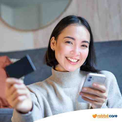 Cô gái cầm và tra cứu thẻ phi vật lý là gì