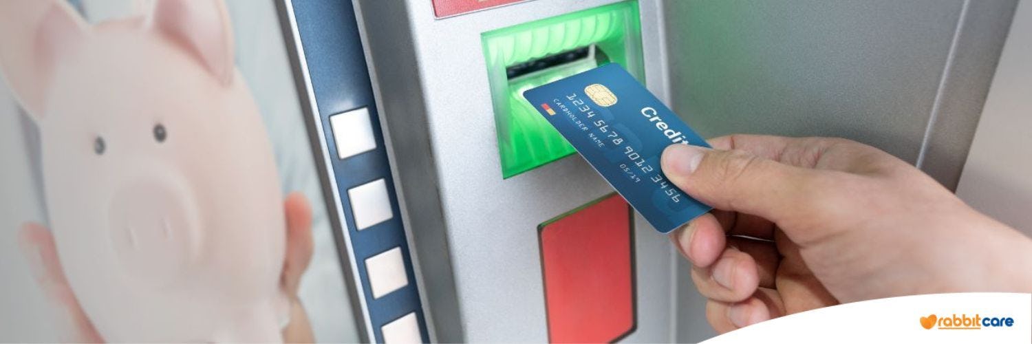 rút tiền thẻ tín dụng từ cây ATM