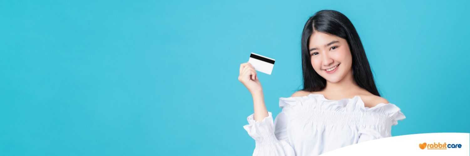 Cô gái hướng dẫn mở thẻ tín dụng không cần chứng minh thu nhập